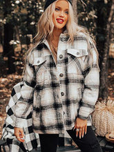 Falling For Cozy Vibes – Karierte Sherpa-Jacke